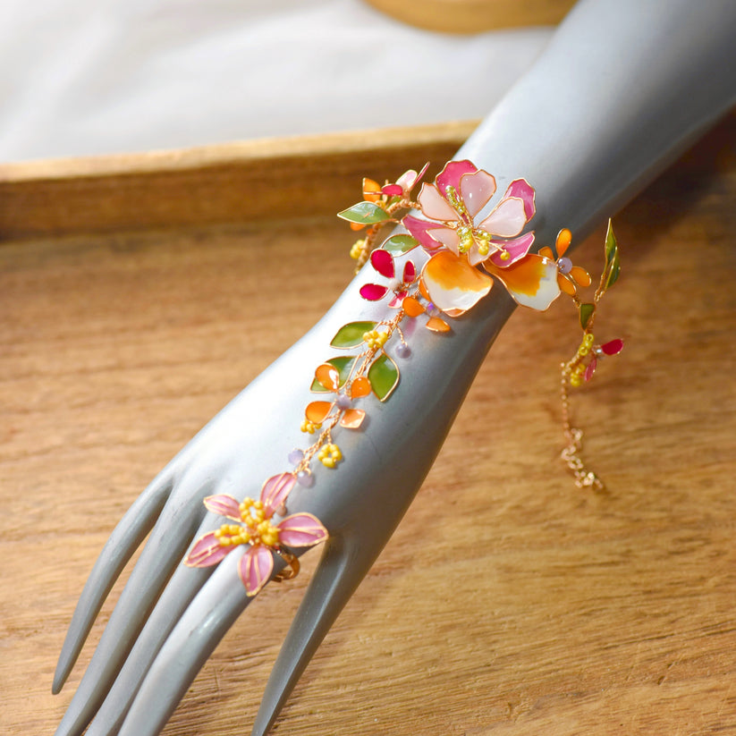 Beautiful Mira Hand Harness